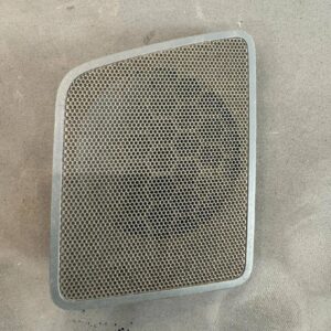 OSŁONA GŁOŚNIKA KONSOLI LEWA VOLKSWAGEN CADDY III 2K0858425