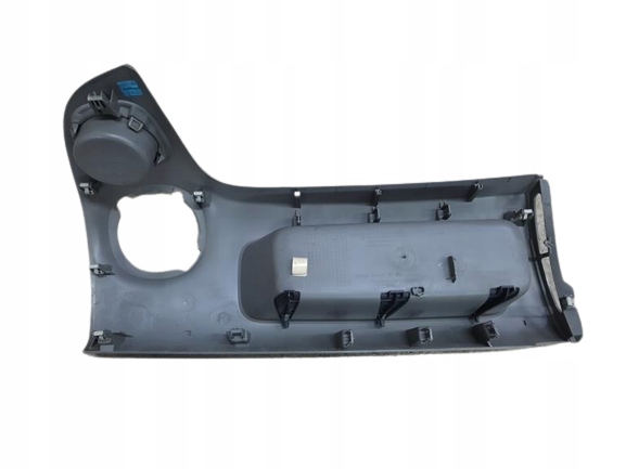 SCHOWEK PÓŁKA KONSOLI TRAFIC III 683107829R