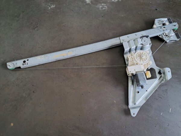 PODNOŚNIK SZYBY DRZWI LEWY PRZÓD A9067200046