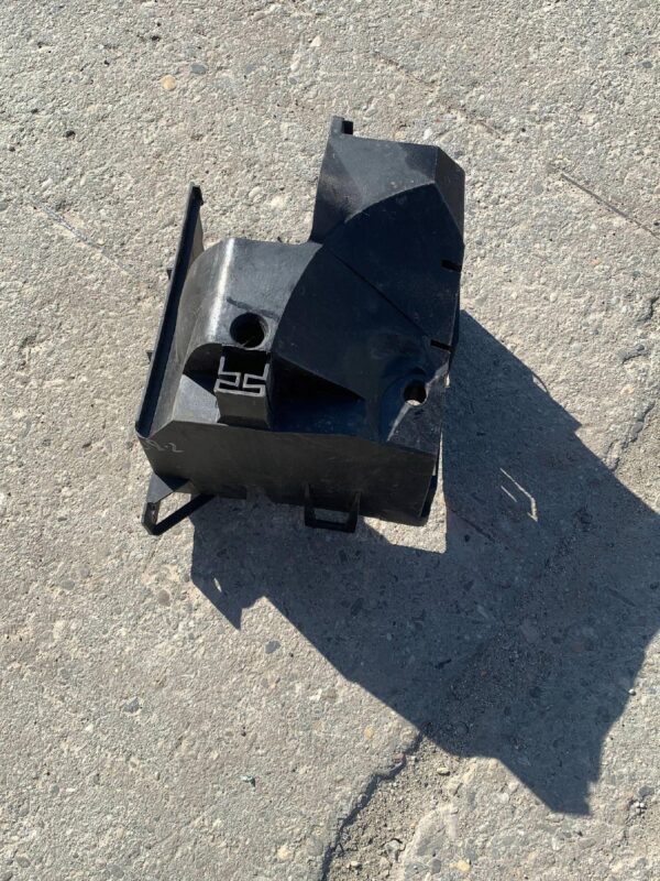 OBUDOWA SKRZYNKI BEZPIECZNIKÓW TRAFIC II VIVARO 8200046401