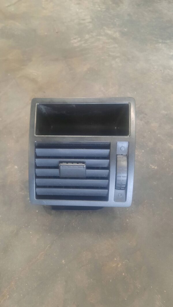 BOCZNA KRATKA NAWIEWU DESKI ROZDZIELCZEJ VW T5 03-15 7H1819204