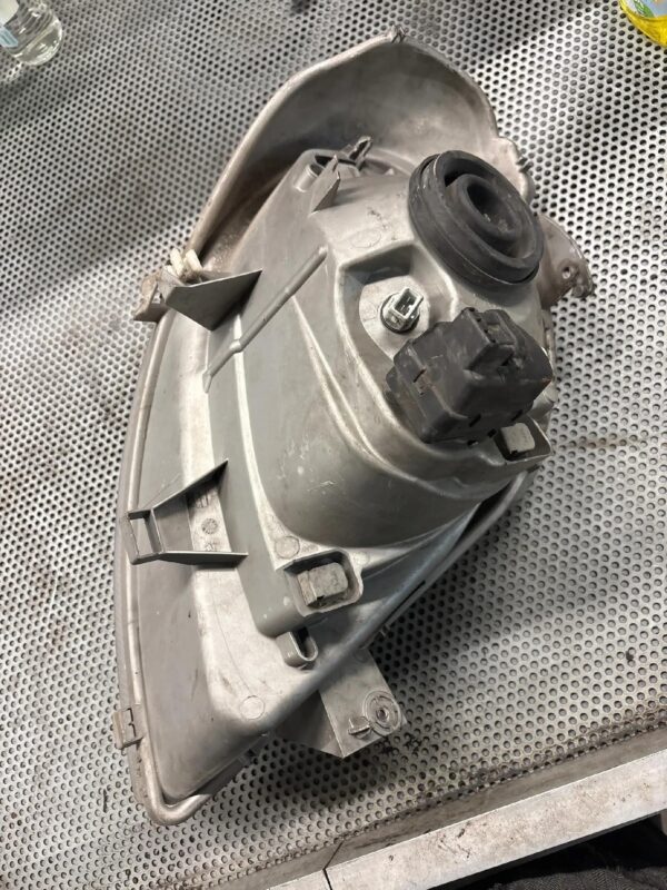 LAMPA PRZEDNIA LEWA TRAFIC II 7700311371