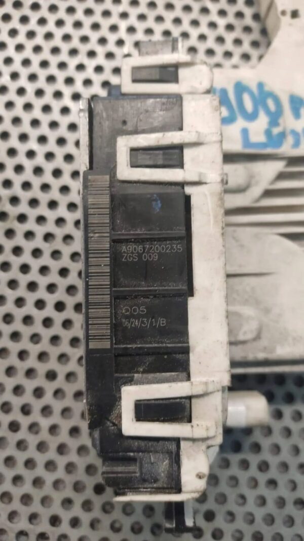 ZAMEK DRZWI LEWY PRZÓD MERCEDES SPRINTER 906 A9067200235