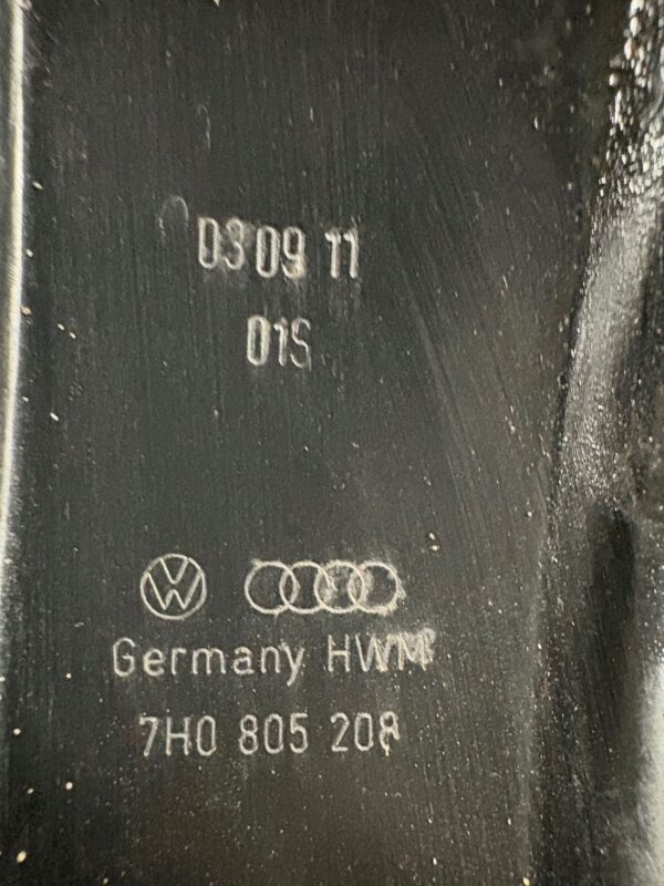 OSŁONA ŚCIANY GRODZIOWEJ VW T57H0805208