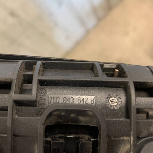 KLAMKA DRZWI PRZESUWNYCH PRAWA VOLKSWAGEN T6