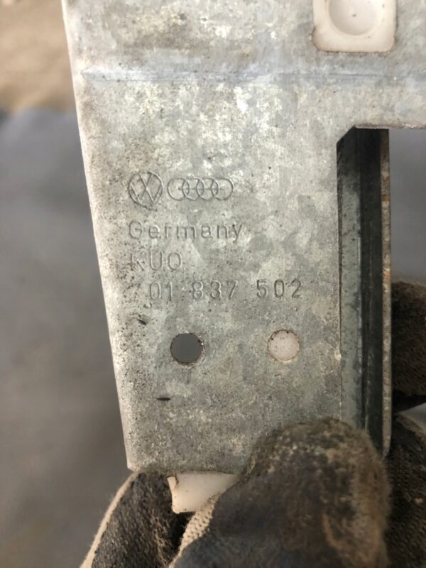 MECHANIZM MANULANY SZYBY PRAWY VW T4 701837502