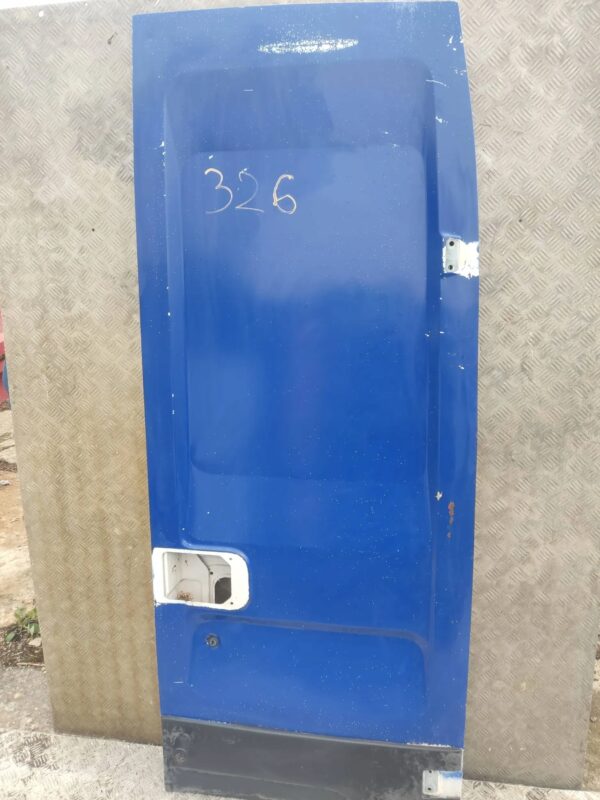 DRZWI TYLNE PRAWE IVECO DAILY 98-06 326