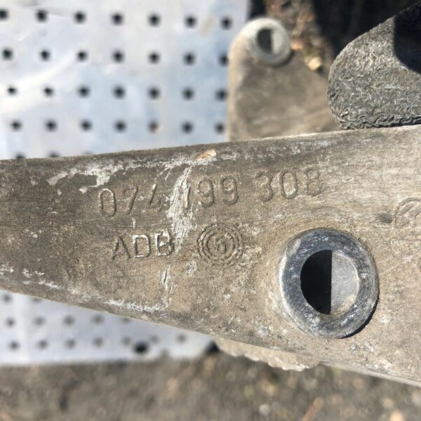 ŁAPA PODUSZKA SILNIKA VW LT 074199308