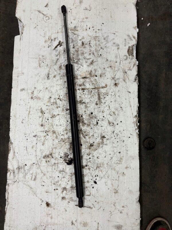 SIŁOWNIK KLAPY BAGAŻNIKA VW T5 7H0827550