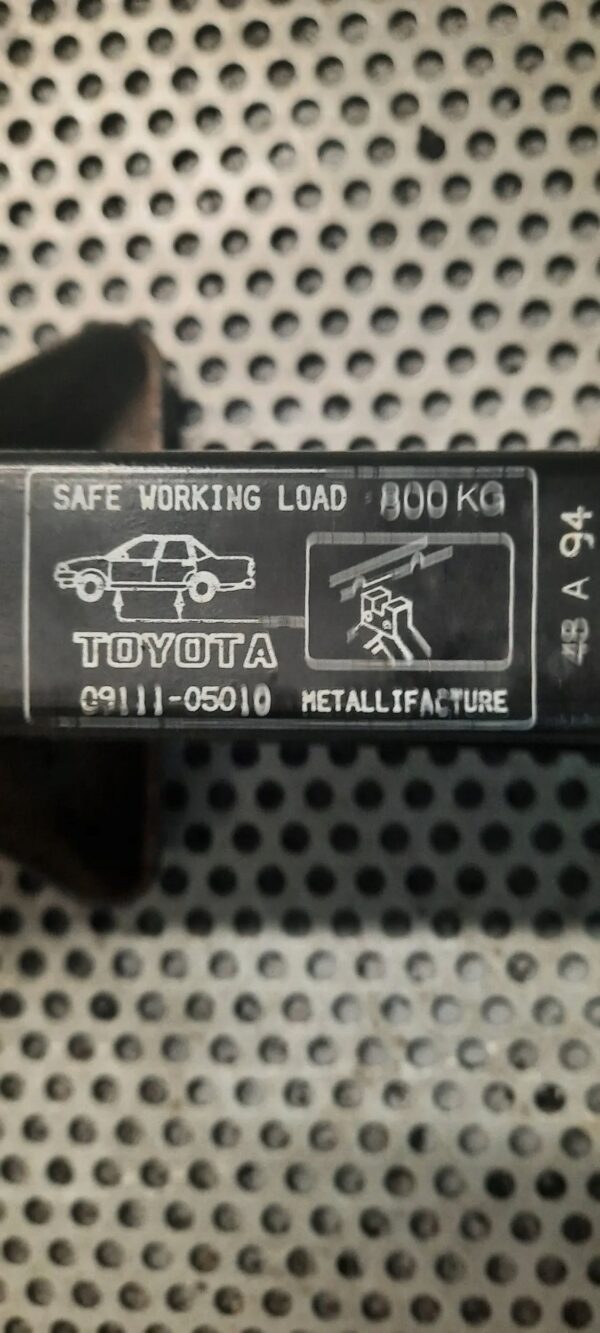 LEWAREK SAMOCHODOWY TOYOTA 09111-05010