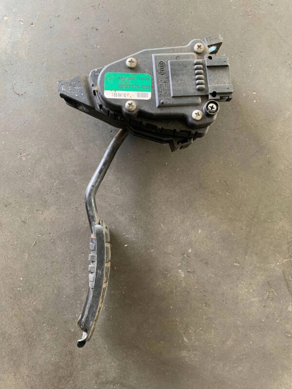 PEDAŁ GAZU MASTER II 8200724059