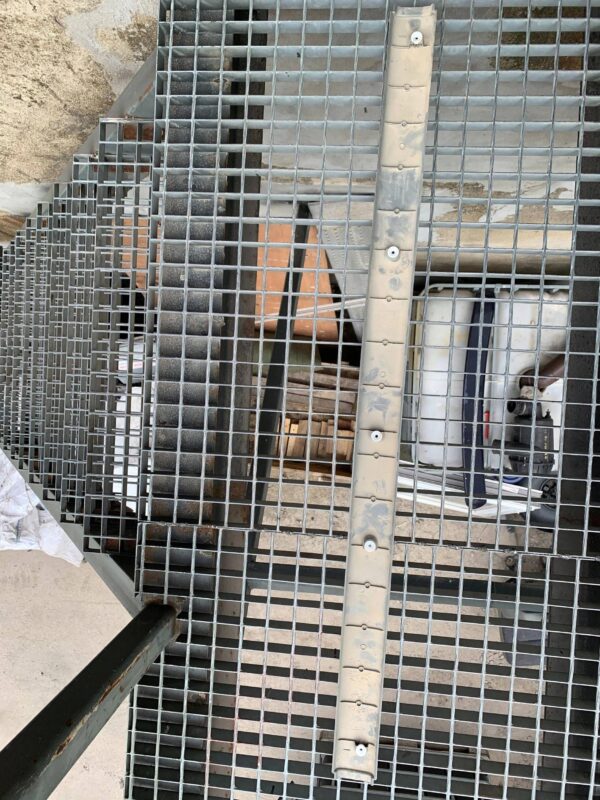 LISTWA PODSUFITKI TRAFIC II 8200031576