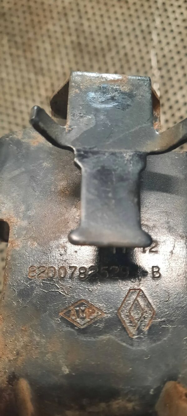 UCHWYT ZBIORNIKA PRÓŻNIOWEGO 8200782529 RENAULT MASTER MASTER III