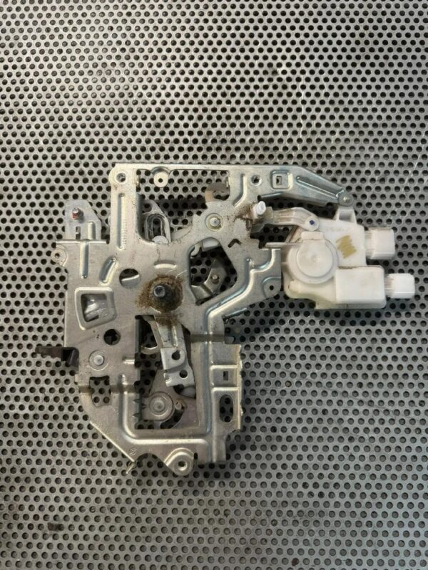 ZAMEK DRZWI PRAWYCH PRZESUWNYCH RENAULT MASTER III 8200766631J