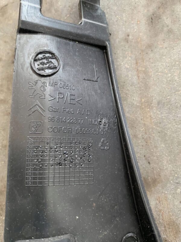 OSŁONA SŁUPKA CITROEN BERLINGO 9681422877