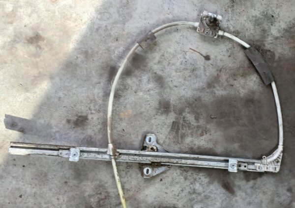 MECHANIZM PODNOSZENIA SZYBY PRZEDNIEJ IVECO DAILY 02-06