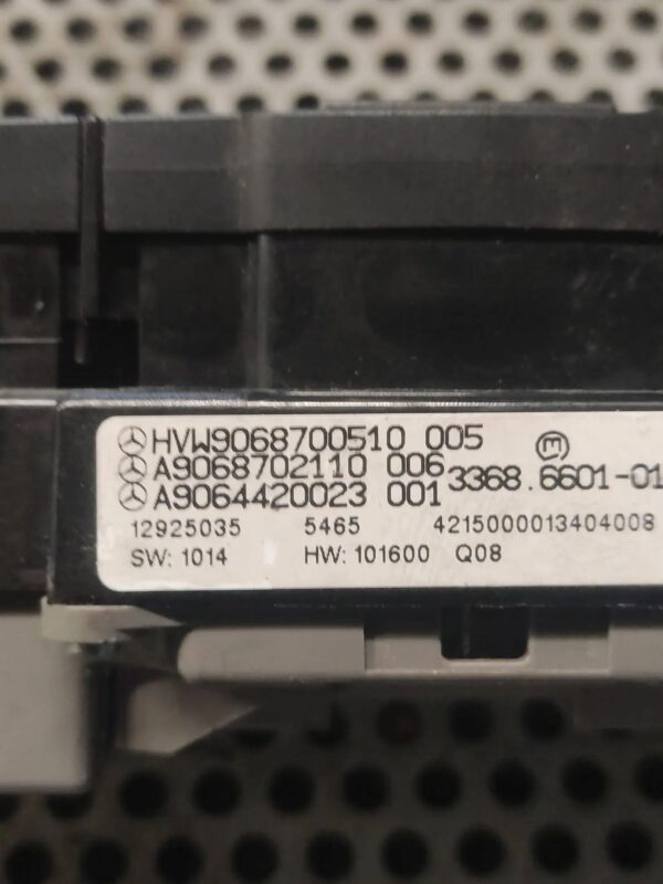 PRZEŁĄCZNIK AWARYJNYCH VW CRAFTER 9068700510