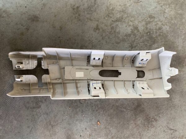 NAKŁADKA SŁUPKA OSŁONA LEWA CITROEN BERLINGO I03905055001A