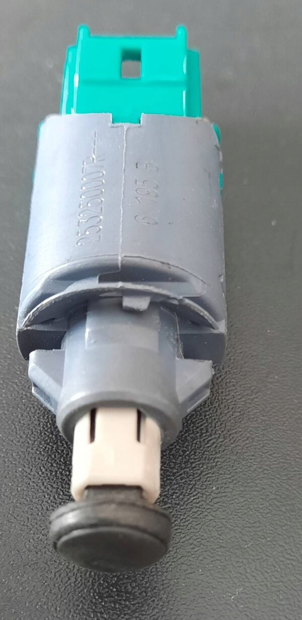 CZUJNIK SPRZĘGŁA TRAFIC III 253250007R