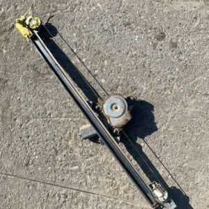 PODNOŚNIK SZYBY DRZWI PRZEDNICH TRAFIC II VIVARO 37103001