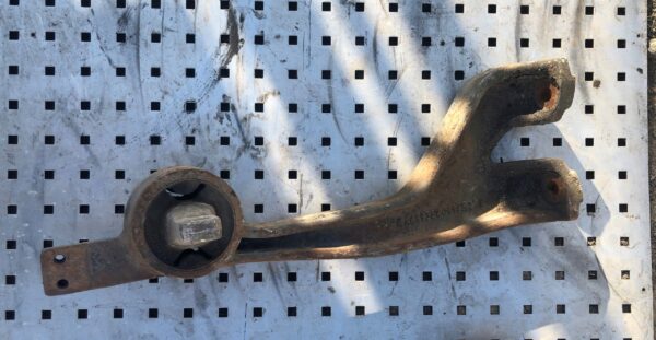 ŁAPA WSPORNIK MERCEDES VITO VIANO A6393530493