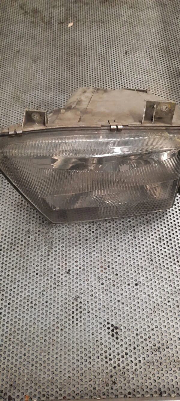 LAMPA PRZEDNIA PRAWA MERCEDES VITO