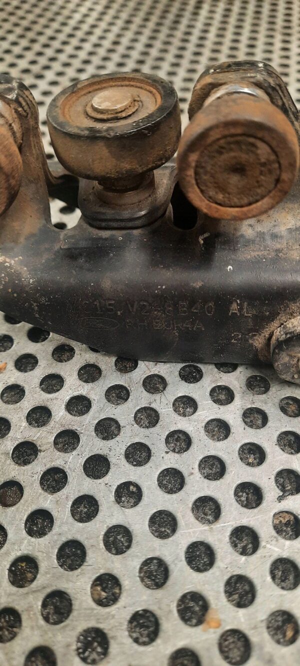 ROLKA PROWADNICA YC15V268840AL ŚRODKOWA FORD TRANSIT