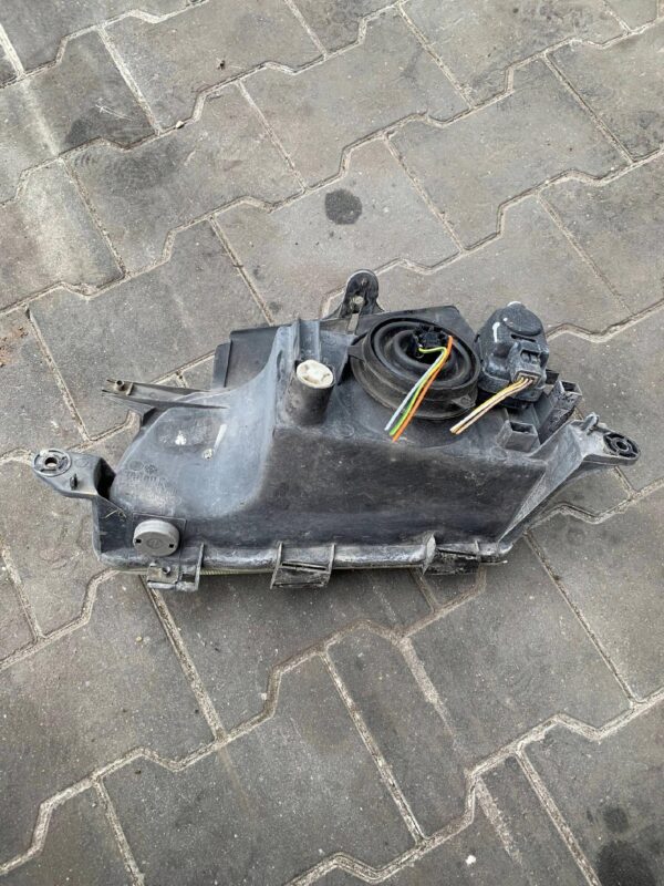 LAMPA PRAWY PRZÓD BERLINGO PARTNER