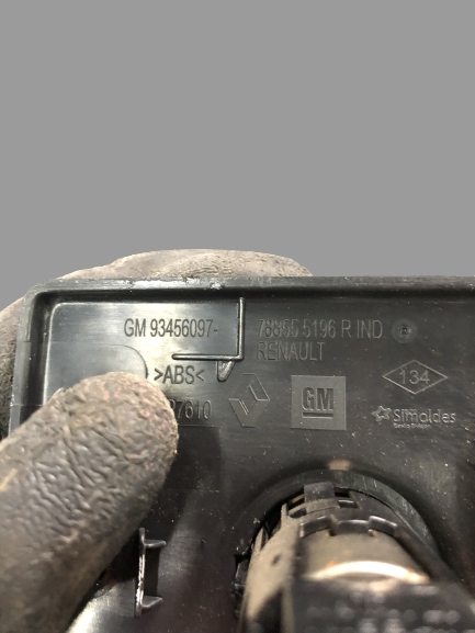 KRATKA WENTYLACYJNA RENAULT TRAFIC III 788555196R