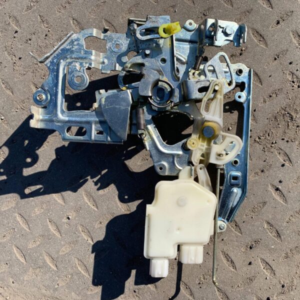 ZAMEK DRZWI TYLNYCH 8200766888L RENAULT MASTER III