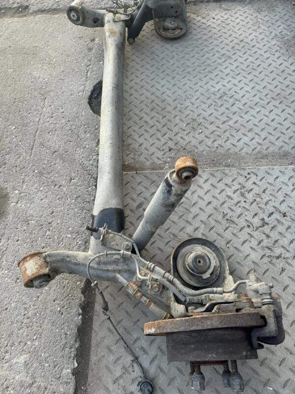 OŚ TYLNA KOMPLETNA HYUNDAI I20 LIFT 12-14 BELKA