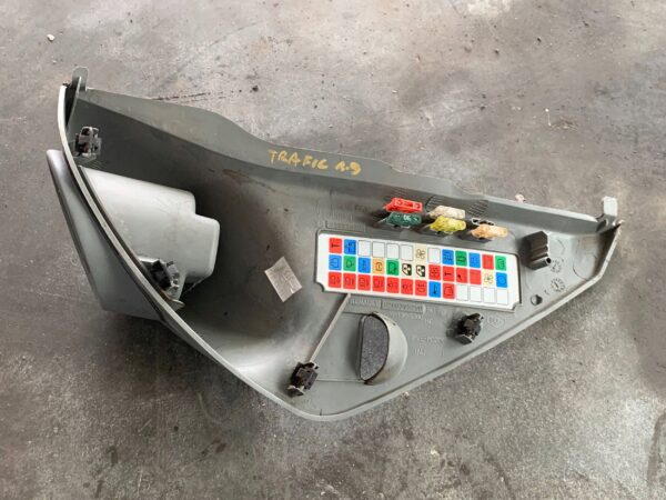 UCHWYT NA KUBEK DESKI ROZDZIELCZEJ TRAFIC II 8200395290