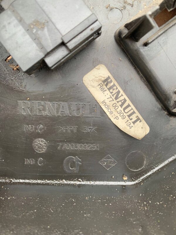 OSŁONA POKRYWA SKRZYNKI BEZPIECZNIKÓW 7700309251 RENAULT MASTER II