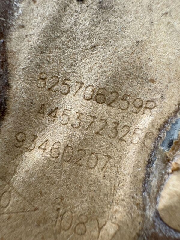 RYGIEL DRZWI RENAULT TRAFIC III 825706259R