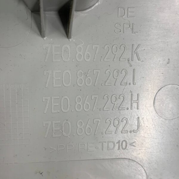 OSŁONA SŁUPKA B PRAWA GÓRA 7E0867292K VOLKSWAGEN T6