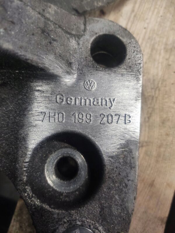 ŁAPA/MOCOWANIE SILNIKA VW T5 7H0199207B