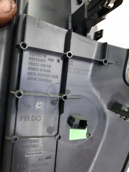 OSŁONA DESKI PRAWA RENAULT TRAFIC III 93868016