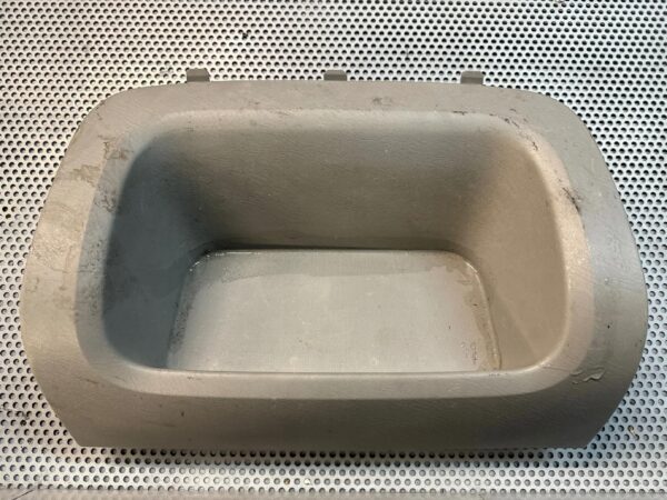 POŁKA SCHOWEK DESKI ROZDZIELCZEJ RENAULT TRAFIC 8200933917