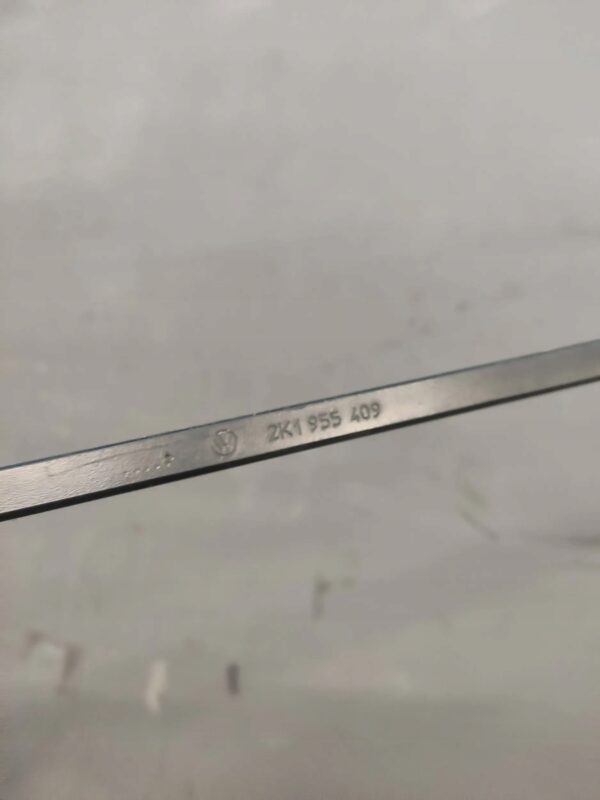 RAMIĘ WYCIERACZKI LEWE VOLKSWAGEN CADDY III 2K1955409