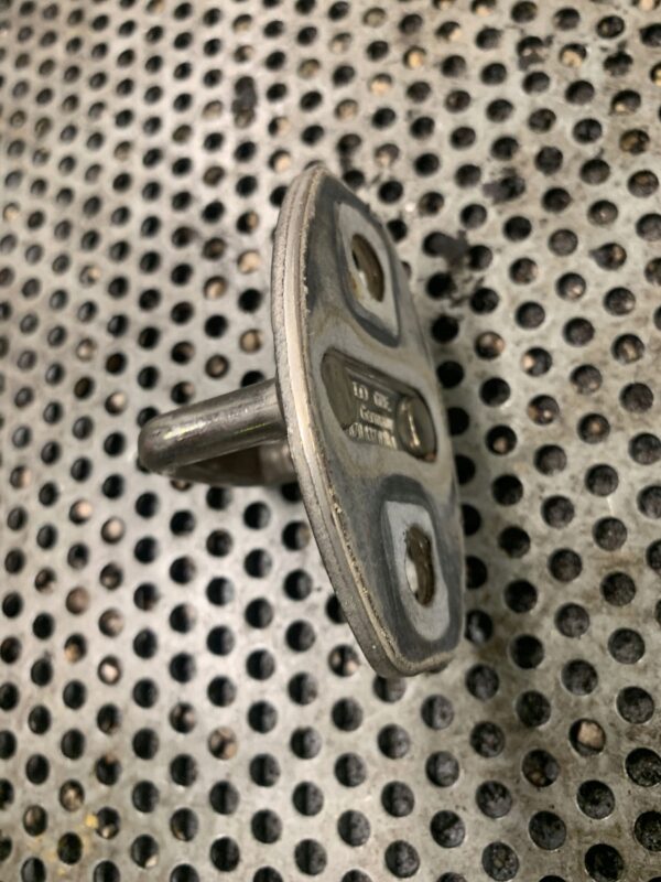 RYGIEL VW T5 8Z0837033A