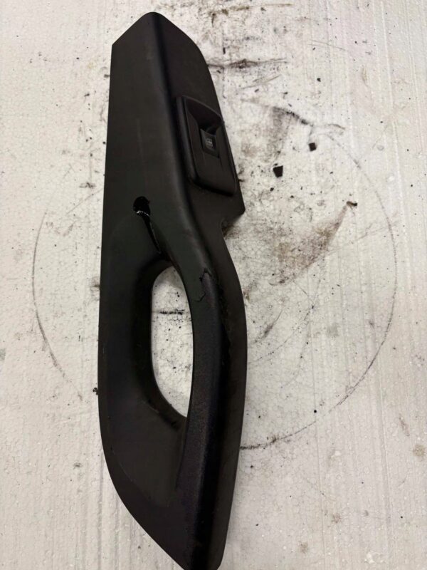 PRZEŁĄCZNIK SZYBY UCHWYT RĄCZKA DRZWI PRAWA RENAULT TRAFIC III 93866643