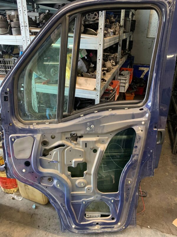 DRZWI PRZEDNIE PRAWE RENAULT MASTER II
