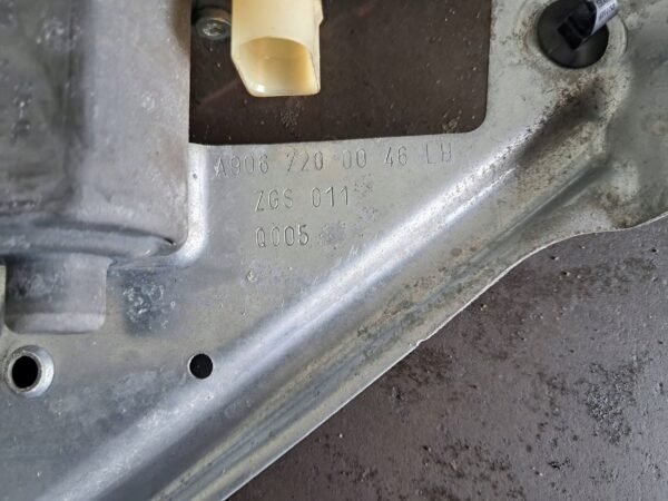 PODNOŚNIK SZYBY DRZWI LEWY PRZÓD A9067200046