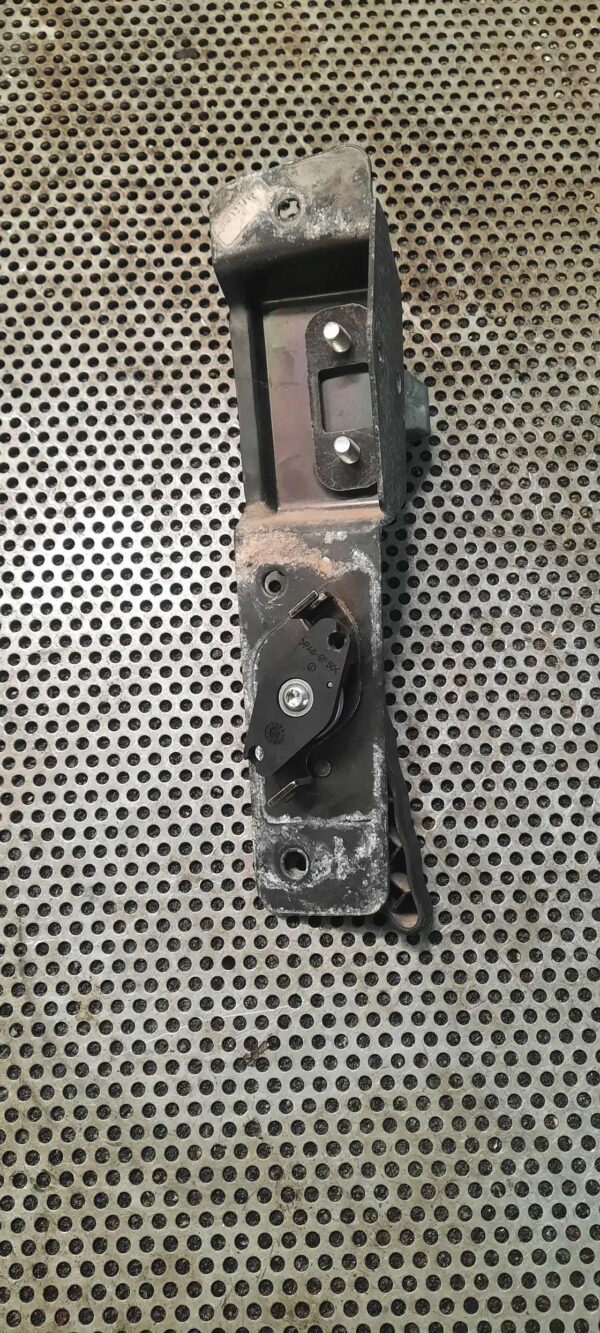 ZAMEK RYGIEL DRZWI BOCZNYCH RENAULT TRAFIC