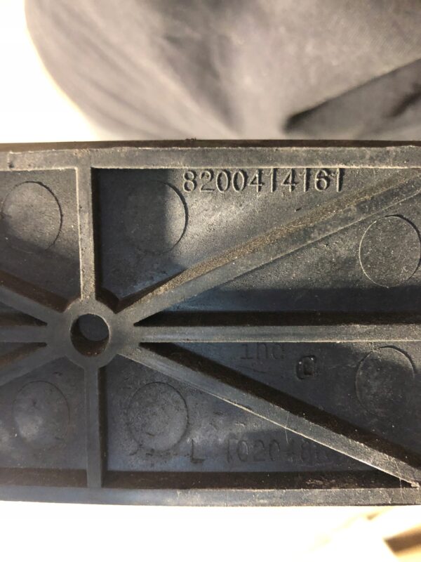 OSŁONA CHŁODNICY TRAFIC VIVARO 8200414161