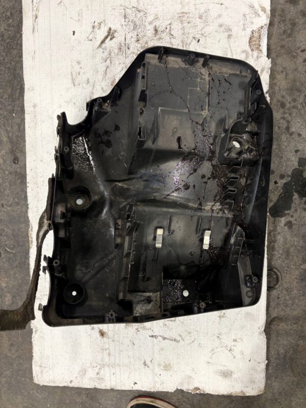 OBUDOWA SKRZYNKI BEZPIECZNIKÓW VW T5 7E0907296