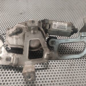 SILNICZEK WYCIERACZKI TYŁ VOLKSWAGEN T5 7E0955711