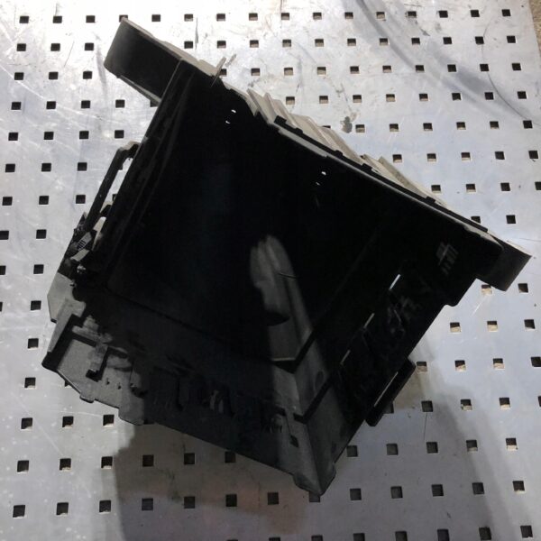 OBUDOWA BEZPIECZNIKÓW TRAFIC VIVARO 8200651888