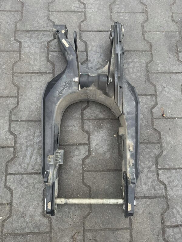 WAHACZ TYŁ TRIUMPH TIGER 800 XCA 18-20 LIFT T2051700