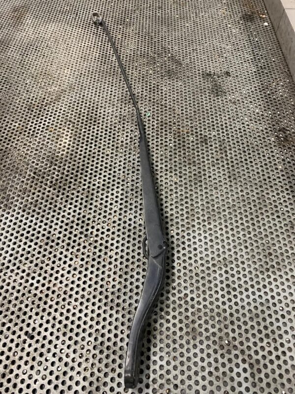 RAMIĘ WYCIERACZKI SZYBY PRZEDNIEJ MASTER III 8200734777